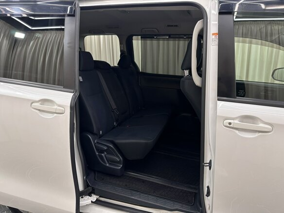 2018 Toyota Voxy III (R80) Рестайлинг, белый, 2199999 рублей - вид 19
