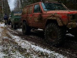 1993 Jeep Cherokee II (XJ), красный, 500000 рублей, вид 4