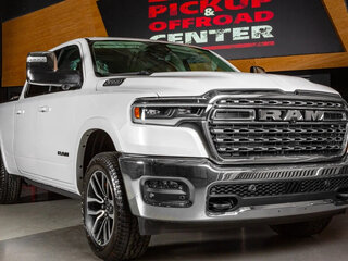 2025 Ram 1500 Crew Cab V Рестайлинг, белый, 12448000 рублей, вид 2