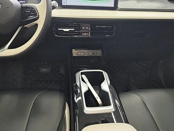 2025 Geely Geometry E 33.5 kWh, белый, 1295500 рублей - вид 15