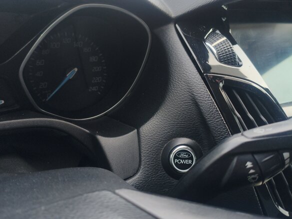 2012 Ford Focus III, белый, 750000 рублей - вид 12