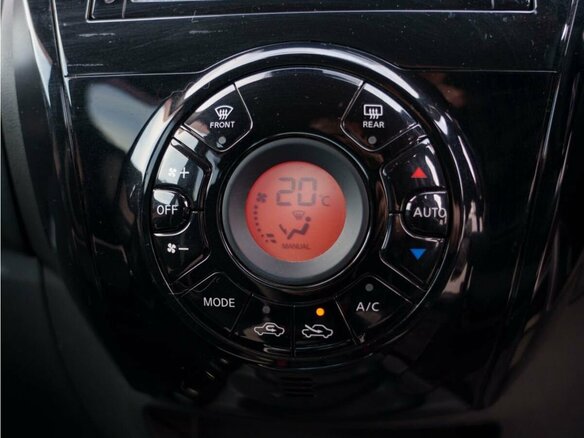 2018 Nissan Note e-Power II Рестайлинг, красный, 1155000 рублей - вид 15