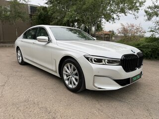 2020 BMW 7 серии Long 740Li xDrive VI (G11/G12) Рестайлинг, белый, 6300000 рублей, вид 1