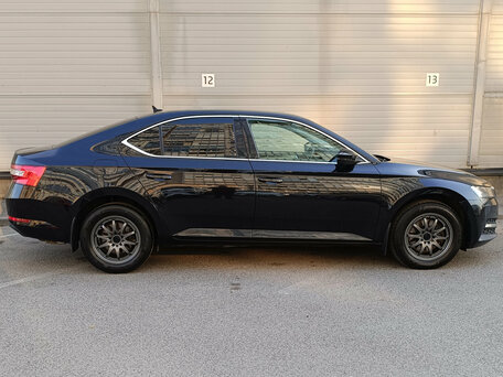 2021 Skoda Superb III Рестайлинг, чёрный, 2074000 рублей, вид 4