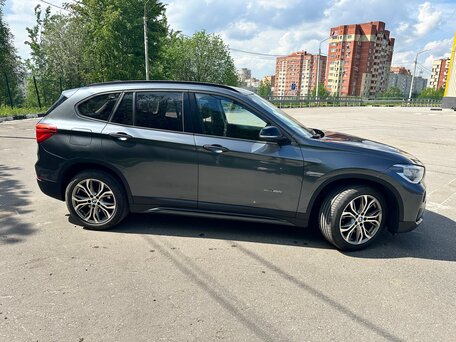 2017 BMW X1 20i xDrive II (F48), серый, 2600000 рублей, вид 3