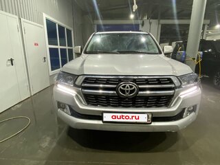 2014 Toyota Land Cruiser 200 Series Рестайлинг 1, серебристый, 3500000 рублей, вид 1