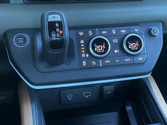2021 Land Rover Defender 90 II, серебристый, 7250000 рублей - вид 25