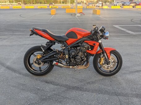 2010 Triumph Street Triple, оранжевый, 484000 рублей, вид 3