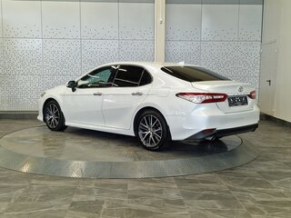 2022 Toyota Camry VIII (XV70) Рестайлинг, белый, 2850000 рублей, вид 4