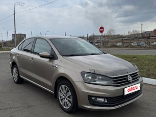 2016 Volkswagen Polo V Рестайлинг, бежевый, 900000 рублей, вид 2