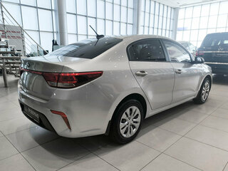 2019 Kia Rio IV, серебристый, 1080000 рублей, вид 5