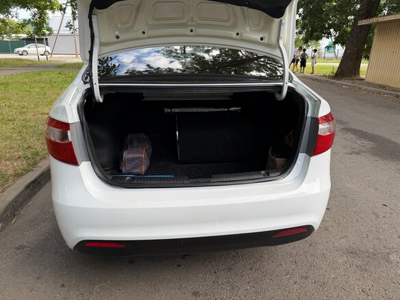 2013 Kia Rio 4-speed III, белый, 880000 рублей - вид 15