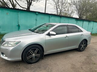 2013 Toyota Camry VII (XV50), серебристый, 1550000 рублей, вид 3