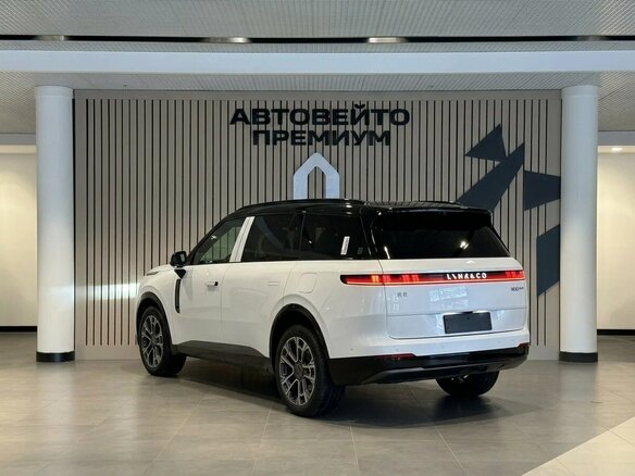 2025 Lynk & Co 900, белый - вид 8