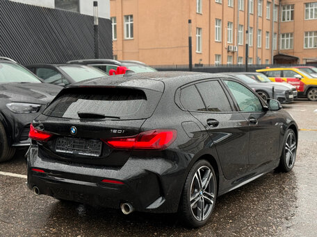 2022 BMW 1 серии 118d III (F40), чёрный, 2740000 рублей, вид 4