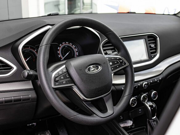 2026 Lada (ВАЗ) Vesta I Рестайлинг (NG), белый - вид 18