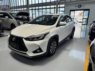 2022 Toyota Yaris L XP150 Рестайлинг, белый, 990000 рублей, вид 1