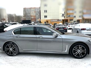 2020 BMW 7 серии 740d xDrive VI (G11/G12) Рестайлинг, серый, 8450000 рублей, вид 4