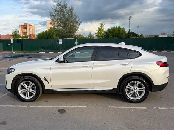 2021 BMW X4 20i II (G02) Рестайлинг, белый, 4500000 рублей - вид 5