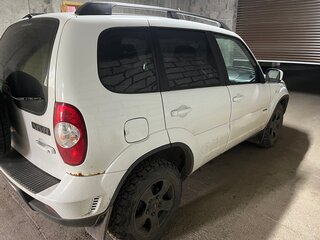 2016 Chevrolet Niva I Рестайлинг, белый, 625000 рублей, вид 3