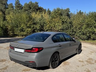 2022 BMW 5 серии 530i xDrive VII (G30/G31/G38) Рестайлинг, серый, 5000000 рублей, вид 5