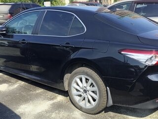 2022 Toyota Camry VIII (XV70) Рестайлинг, чёрный, 2505800 рублей, вид 2