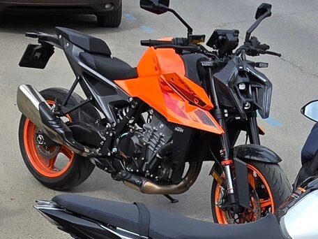 2024 KTM 990 Duke, оранжевый, 1549999 рублей, вид 4