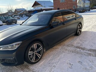 2017 BMW 7 серии Long 750Li xDrive VI (G11/G12), чёрный, 4000000 рублей, вид 3