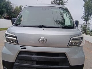 2021 Toyota Pixis Van I Рестайлинг, серебристый, 1054000 рублей, вид 1