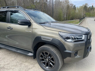 2020 Toyota Hilux VIII Рестайлинг 2, коричневый, 5500000 рублей, вид 4