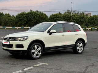 2010 Volkswagen Touareg II, белый, 2000000 рублей, вид 1