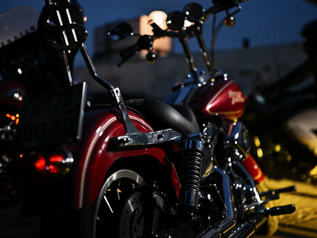 2004 Harley-Davidson Dyna Low Rider, красный, 800000 рублей, вид 2