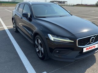 2019 Volvo V60 Cross Country II, чёрный, 2300000 рублей, вид 1