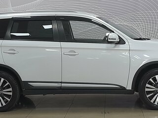 2019 Mitsubishi Outlander III Рестайлинг 3, белый, 2299000 рублей, вид 3