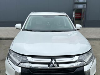 2016 Mitsubishi Outlander III Рестайлинг 2, белый, 1780000 рублей, вид 2