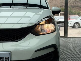 2022 Honda Fit IV Рестайлинг, белый, 990005 рублей, вид 4