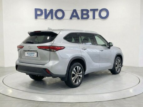 2021 Toyota Highlander IV (XU70), серый, 3999999 рублей, вид 4