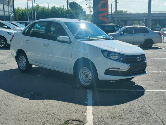 2026 Lada (ВАЗ) Granta I Рестайлинг, белый - вид 2