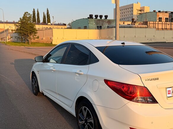 2012 Hyundai Solaris I, белый, 700000 рублей - вид 3