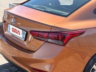 2017 Hyundai Solaris II, оранжевый, 950000 рублей, вид 3