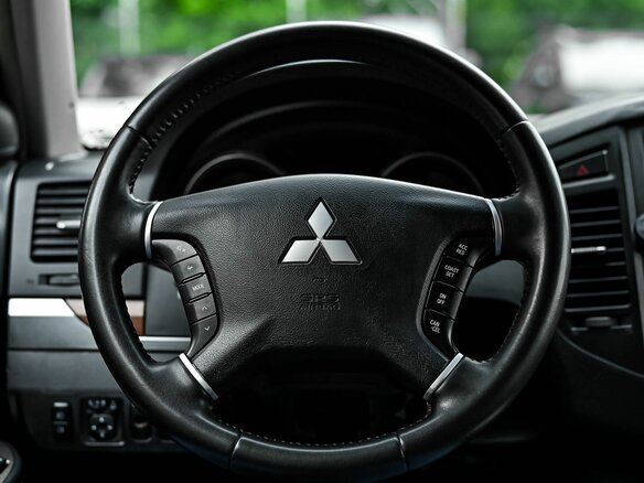 2007 Mitsubishi Pajero IV, серый, 939001 рублей - вид 5