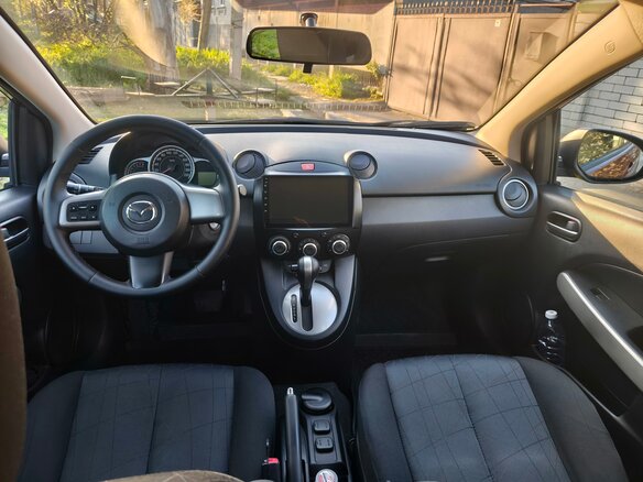 2012 Mazda 2 II Рестайлинг (DE2), красный, 930000 рублей - вид 9