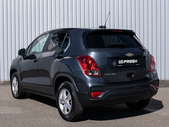 2022 Chevrolet Trax I Рестайлинг, серый, 1480000 рублей - вид 1