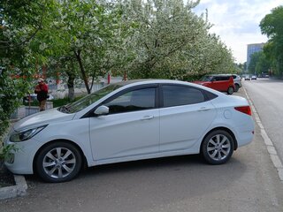2011 Hyundai Solaris I, белый, 860000 рублей, вид 3