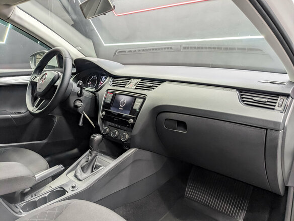 2020 Skoda Octavia III (A7) Рестайлинг, белый - вид 10
