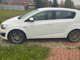 2014 Chevrolet Aveo II, белый, 700000 рублей, вид 4