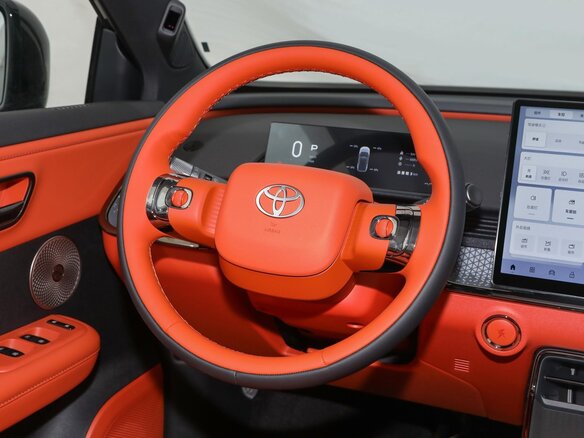 2026 Toyota bZ3X 58.3 kWh, серебристый, 3013000 рублей - вид 18