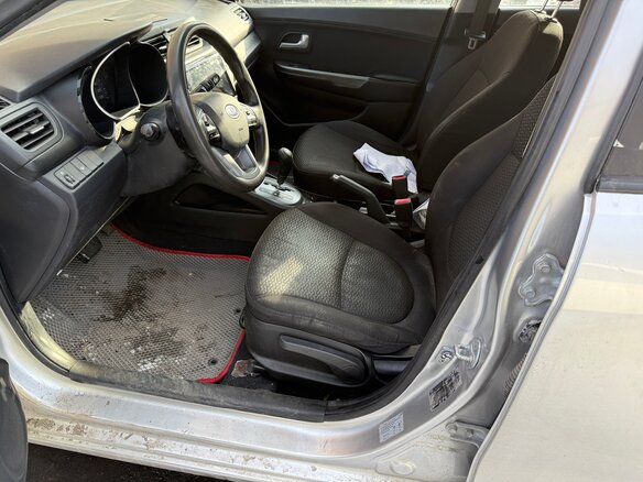 2012 Kia Rio 4-speed III, серебристый, 800000 рублей - вид 3