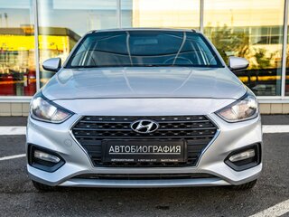 2017 Hyundai Solaris II, серебристый, 998000 рублей, вид 2
