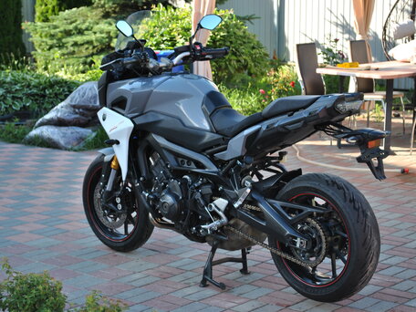 2018 Yamaha MT-09 Tracer (FJ-09), серый, 699000 рублей, вид 3